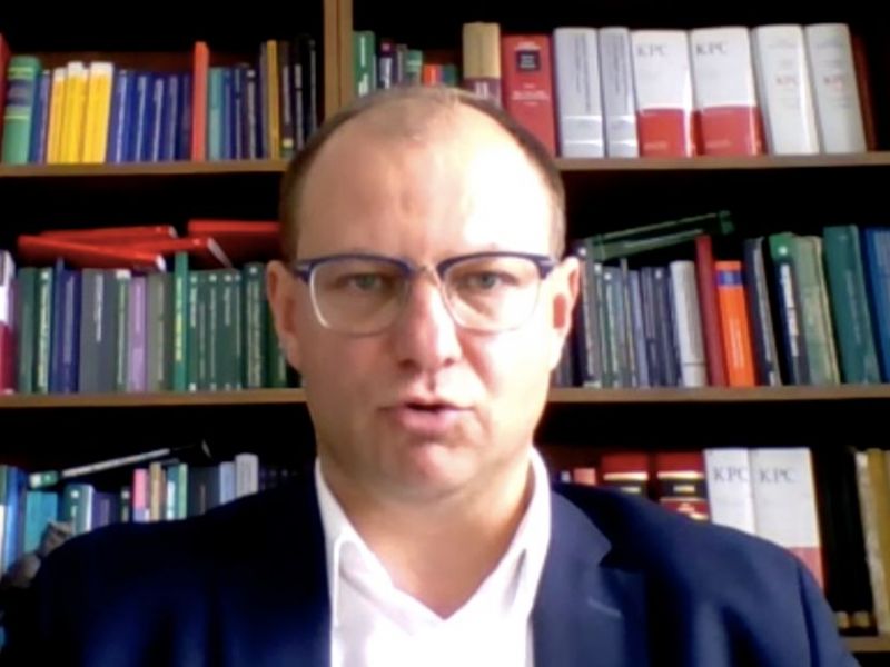 Prof. Łukasz Błaszczak: przedsiębiorcy nie mają wiedzy o sądach arbitrażowych i dlatego boją się z nich korzystać
